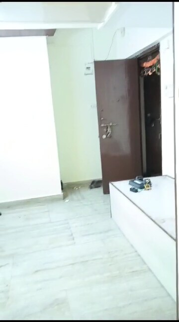Room in 1 RK Apartment at Datar Mansion CHS, Santacruz East – for Sale
