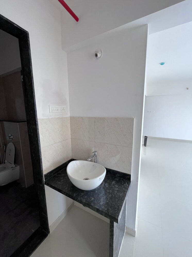 Bathroom, mantra-insignia 2 Bedroom 780 Sq.Ft. Apartment In Mundhwa Pune 7913069