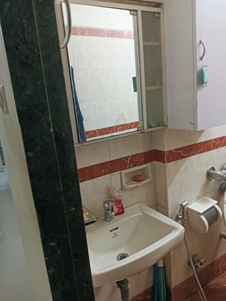 Bathroom, lokhandwala-residency 1 Bedroom 500 Sq.Ft. Apartment In Worli Mumbai 7913096