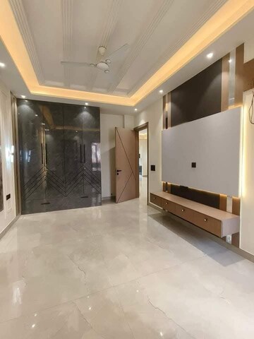 Room in 3 BHK Builder Floor at Ansal Palam Triangle, Palam Vihar Extension – for Rent