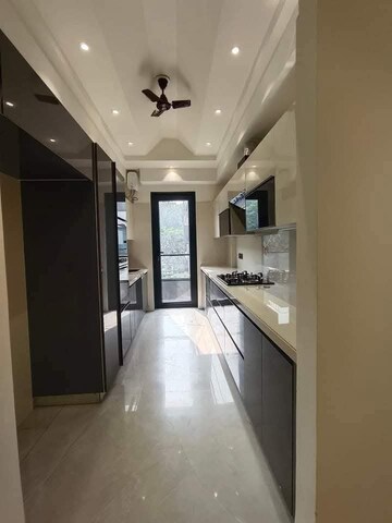 Building Lobby in 3 BHK Builder Floor at Ansal Palam Triangle, Palam Vihar Extension – for Rent