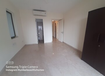 Room in 3.5 BHK Apartment at Kalpataru Sparkle, Bandra East – for Rent