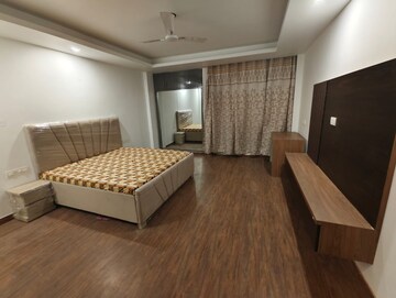 Master Bedroom in 3 BHK Builder Floor at DLF Atria, Dlf Phase ii – for Rent