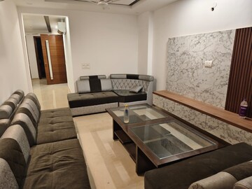 Master Bedroom in 3 BHK Builder Floor at DLF Atria, Dlf Phase ii – for Rent