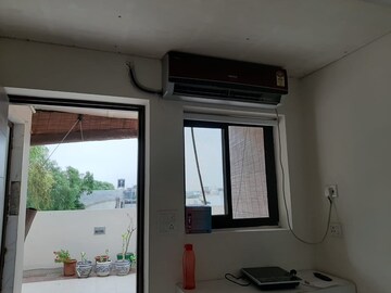 Furnished Amenities in 3 BHK Builder Floor at Lajpat Nagar Iii – for Rent