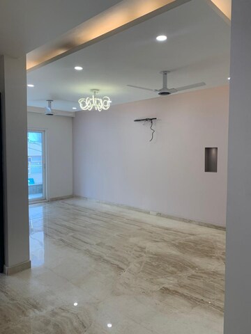 Room in 3 BHK Builder Floor at Ansal Sushant Lok I, Sector 43 – for Rent