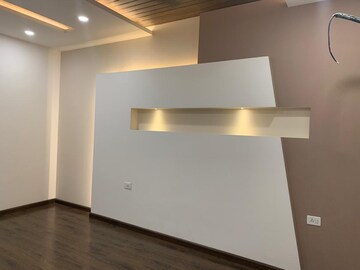 Room in 3 BHK Builder Floor at Ansal Sushant Lok I, Sector 43 – for Rent