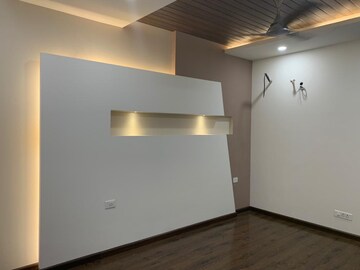 Room in 3 BHK Builder Floor at Ansal Sushant Lok I, Sector 43 – for Rent
