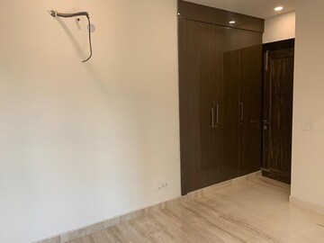 Room in 3 BHK Builder Floor at Ansal Sushant Lok I, Sector 43 – for Rent