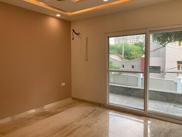 Room in 3 BHK Builder Floor at Ansal Sushant Lok I, Sector 43 – for Rent