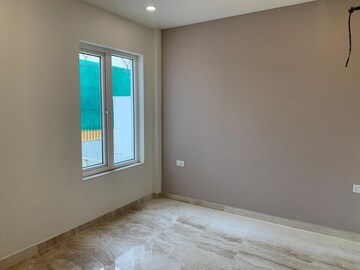 Room in 3 BHK Builder Floor at Ansal Sushant Lok I, Sector 43 – for Rent