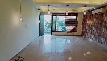 Room in 3 BHK Apartment at Vasant Kunj – for Sale