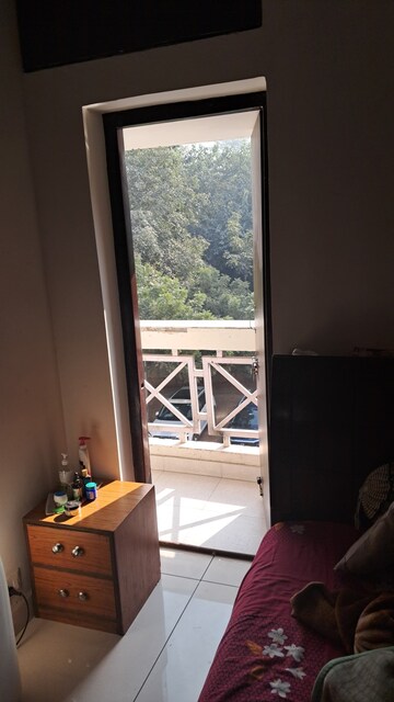 Room in 3 BHK Apartment at Vasant Kunj – for Sale