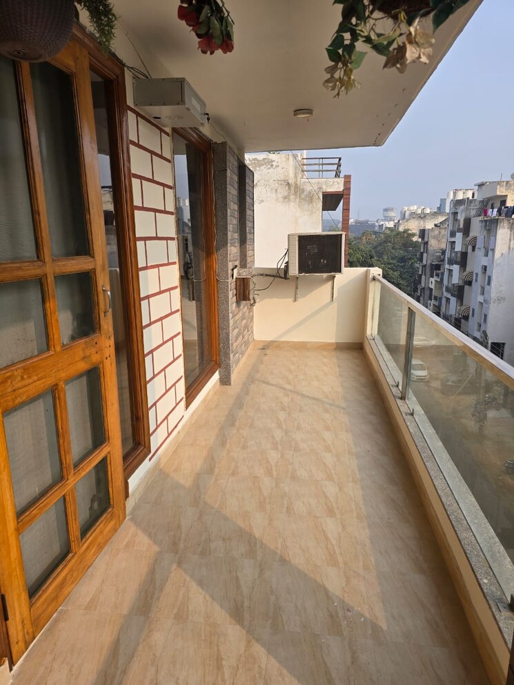 Balcony, ansal-sushant-floors 6+ Bedroom 504 Sq.Yd. Apartment In Sushant Lok ii Gurgaon 7913275