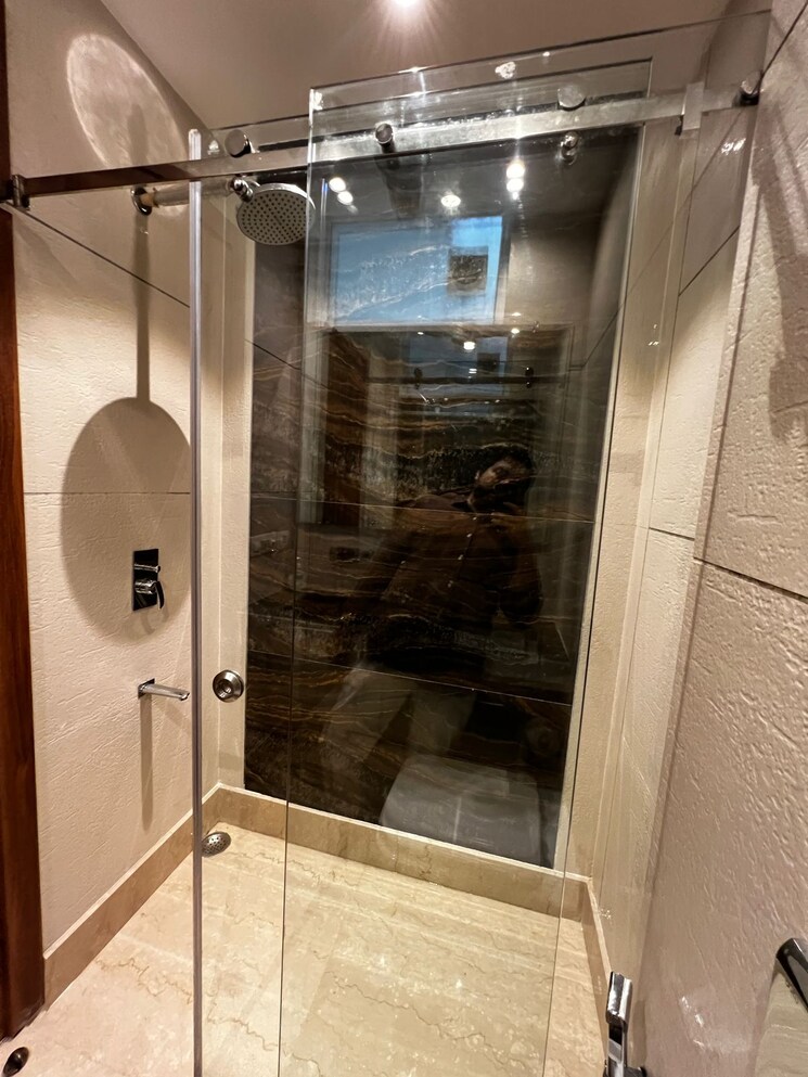 Bathroom, lajpat nagar iii 3 Bedroom 200 Sq.Yd. Builder Floor In Lajpat Nagar Iii Delhi 7913277