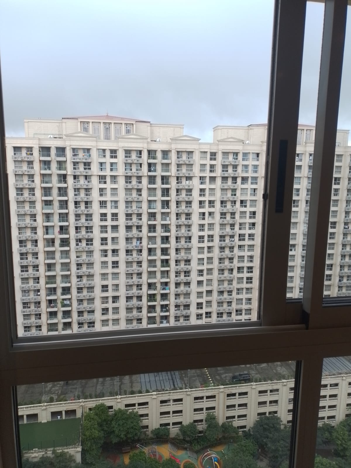 1 BHK + Pooja Room Apartment For Sale in Hiranandani Regent Hill
