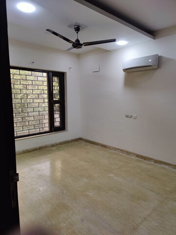 Room in 3 BHK Builder Floor at Eros Rosewood Villas, Sector 50 – for Rent