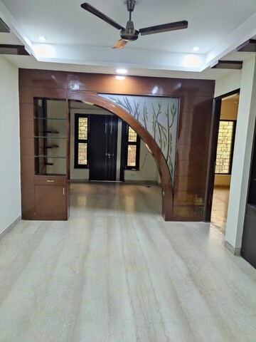 Room in 3 BHK Builder Floor at Eros Rosewood Villas, Sector 50 – for Rent