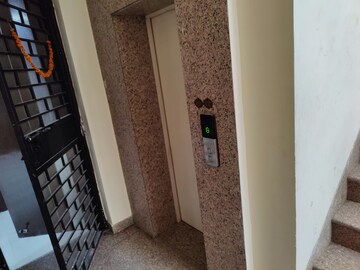 Building Lobby in 3 BHK Builder Floor at Eros Rosewood Villas, Sector 50 – for Rent