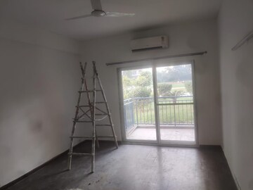 Room in 3.5 BHK Apartment at Manmeet Housing Society, Sector 51 – for Rent