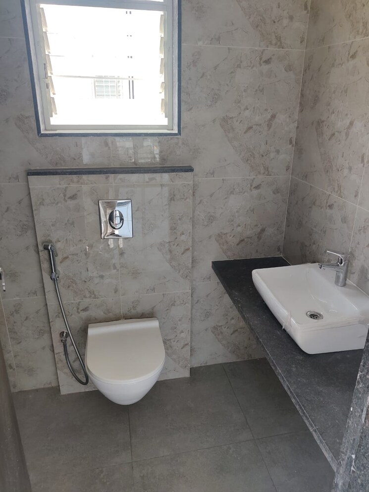Bathroom, mante-luxor 2 Bedroom 628 Sq.Ft. Apartment In Baner Pune 7913432