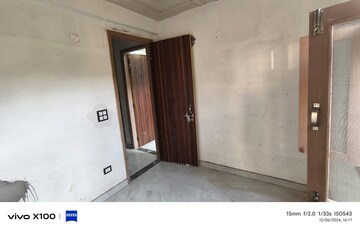 Room in 2 BHK Builder Floor at Shaheen Bagh – for Sale