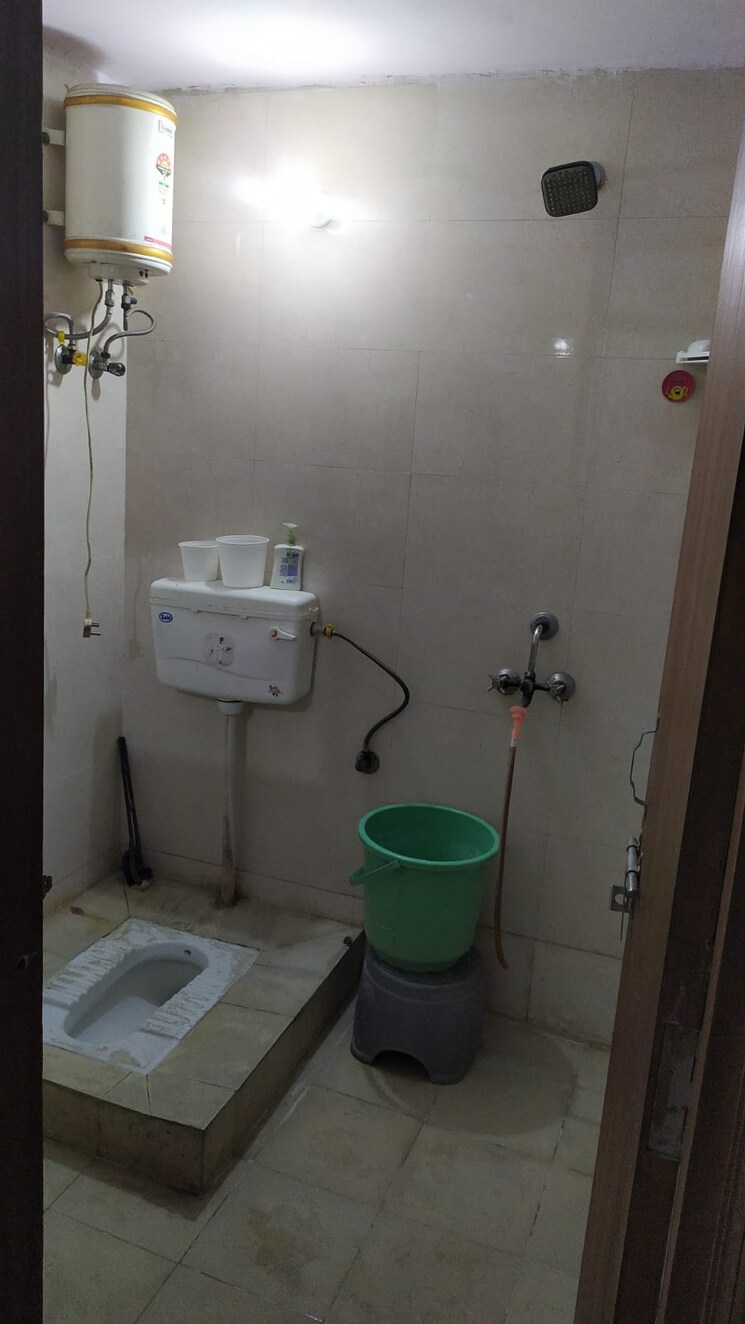 Bathroom, jasola 3 Bedroom 900 Sq.Ft. Apartment In Jasola Delhi 7913469