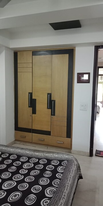 Room in 3 BHK Builder Floor at Saket – for Rent