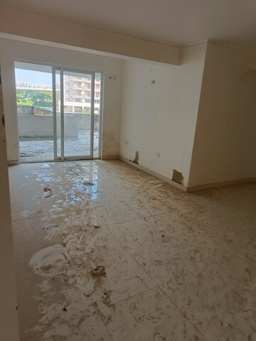 Room in 3 BHK Apartment at Cosmos Express 99, Sector 99 – for Sale