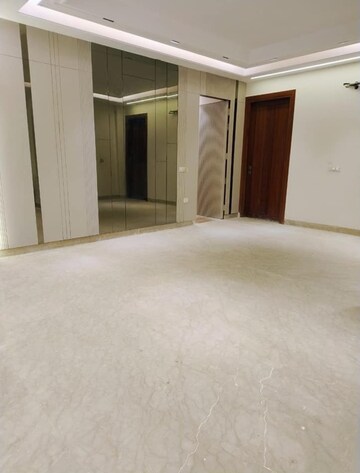 Room in 2 BHK Builder Floor at Sector 24 – for Rent