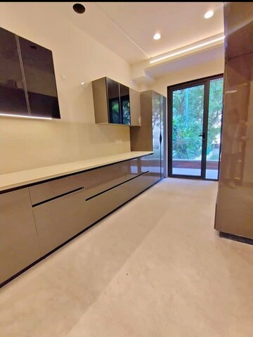Room in 2 BHK Builder Floor at Sector 24 – for Rent