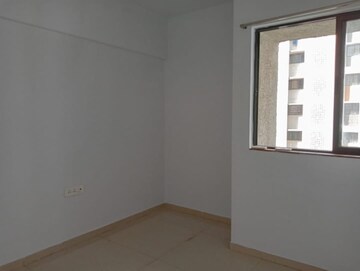 Room in 2 BHK Apartment at Lodha Palava Downtown, Dombivli East – for Rent