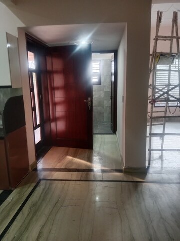 Room in 3 BHK Independent House at Sector 40 – for Rent