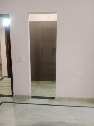 Room in 3 BHK Independent House at Sector 40 – for Rent