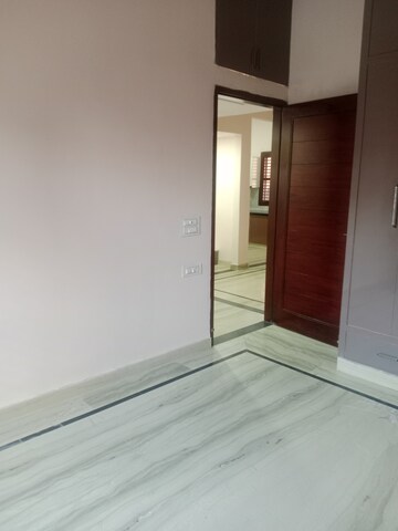 Room in 3 BHK Independent House at Sector 40 – for Rent