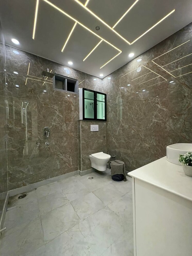 Bathroom, shastri nagar 3.5 Bedroom 900 Sq.Ft. Builder Floor In Shastri Nagar Delhi 7913721