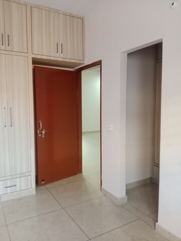 Room in 3 BHK Independent House at Sector 40 – for Rent