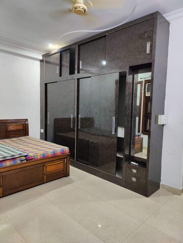 Master Bedroom in 3 BHK Builder Floor at Sector 40 – for Rent