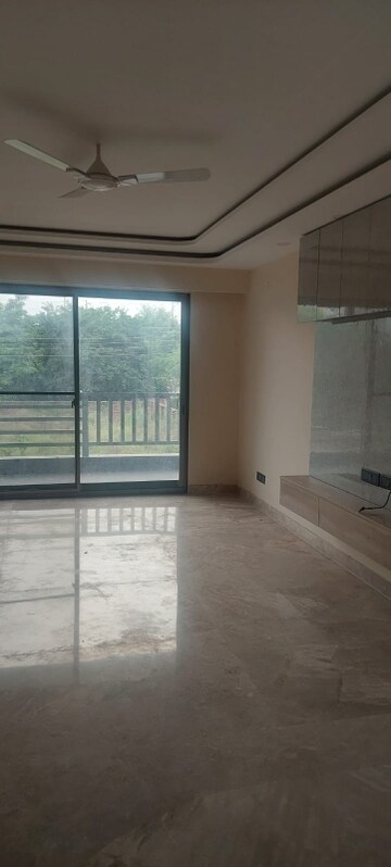 Room in 3 BHK Builder Floor at Sector 89 – for Sale