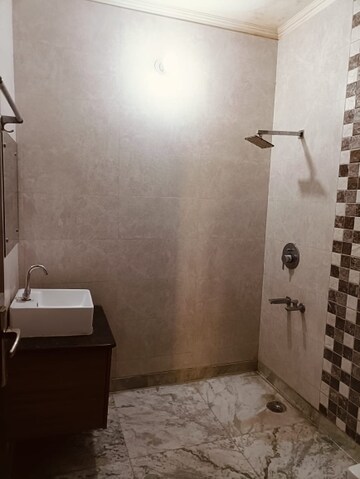 Bathroom in 3 BHK Builder Floor at Sector 40 – for Rent