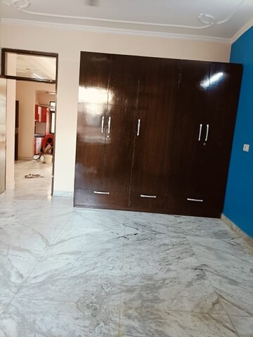 Room in 3 BHK Builder Floor at Sector 40 – for Rent
