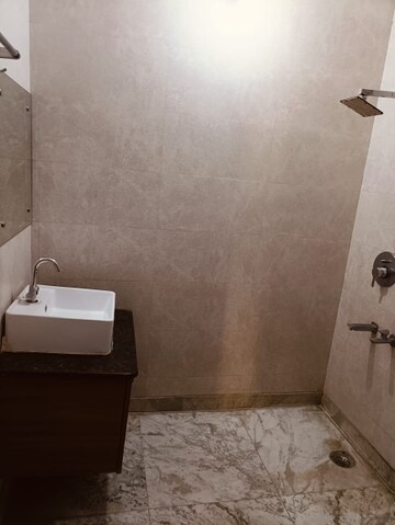 Furnished Amenities in 3 BHK Builder Floor at Sector 40 – for Rent