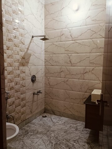 Bathroom in 3 BHK Builder Floor at Sector 40 – for Rent