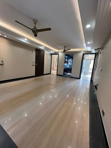 Room in 4 BHK Builder Floor at Sector 23a – for Rent