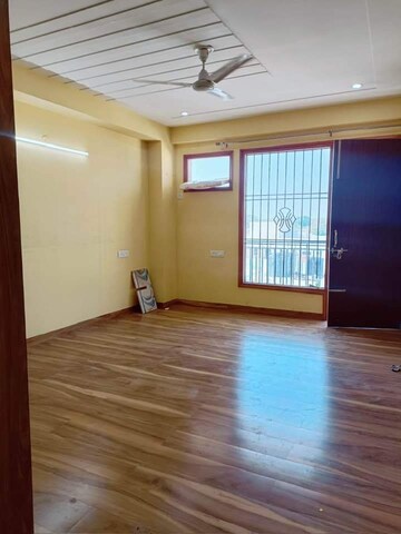 Room in 3 BHK Builder Floor at Sector 15 ii – for Rent