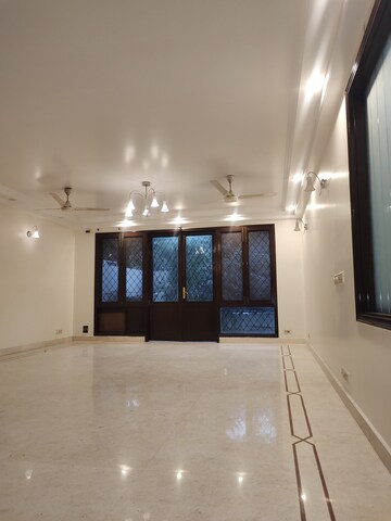Furnished Amenities in 4 BHK Builder Floor at New Friends Colony – for Rent