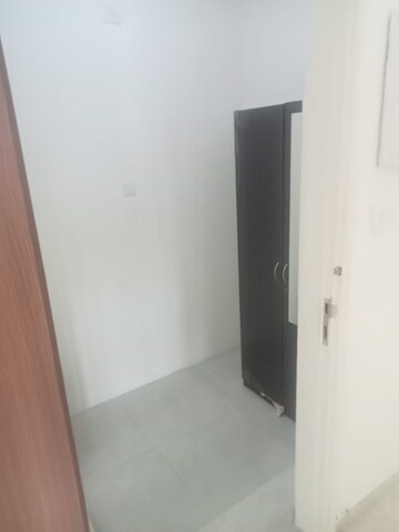 Room in 2.5 BHK Apartment at L&T Crescent Bay T2, Parel – for Rent