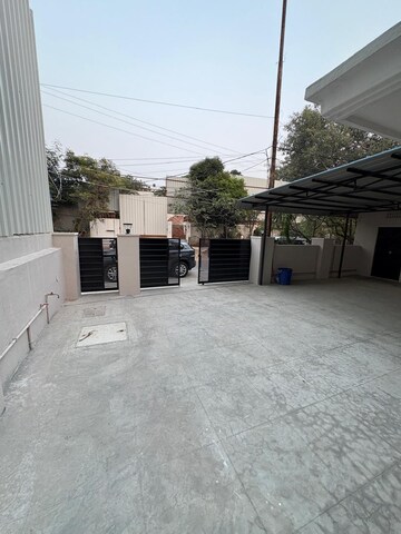 Parking in 5 BHK Independent House at Banjara Hills – for Rent