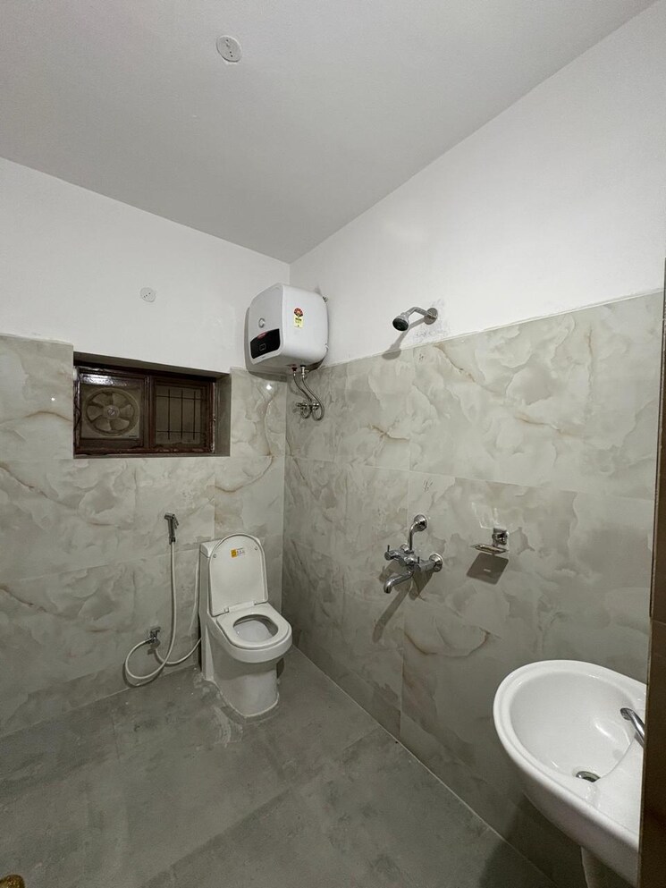 Bathroom, banjara hills 5 Bedroom 5000 Sq.Ft. Independent House In Banjara Hills Hyderabad 7913930