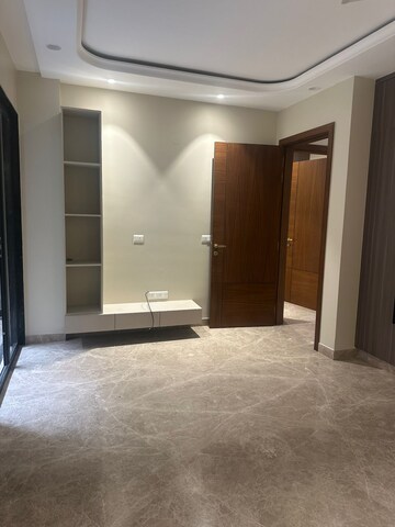 Room in 3 BHK Builder Floor at Paschim Vihar – for Rent